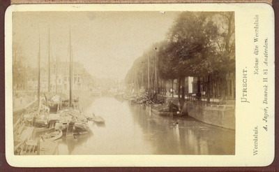 222448 Gezicht op de Stadsbuitengracht te Utrecht, vanaf de Zandbrug, met rechts de Bemuurde Weerd O.Z. en op de ...